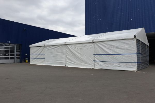 Schneelastzelthalle 10x20m mit 4 seitlichen Einfahrten- Schiebevorhang PVC-Komfort
